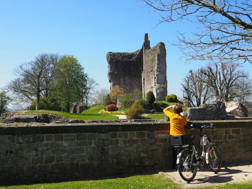 La Maison Sur Les Remparts Domfront  Exterior foto